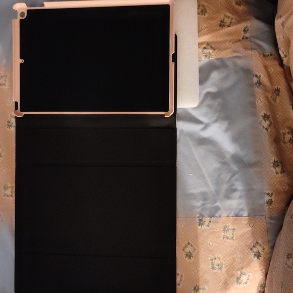 Kate Spade Pink magnetic tablet case 10" By 7" Magnetic Closure - Picture 4 of 8